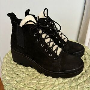 Eileen Fisher Calm Black Nubuck Cream Shearling Lace Up Lug Wedge Boots Size 7
